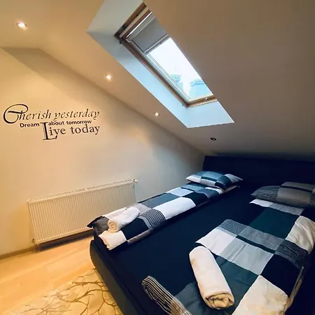 Dvor 92 M2, Marijin Dvor * סראייבו