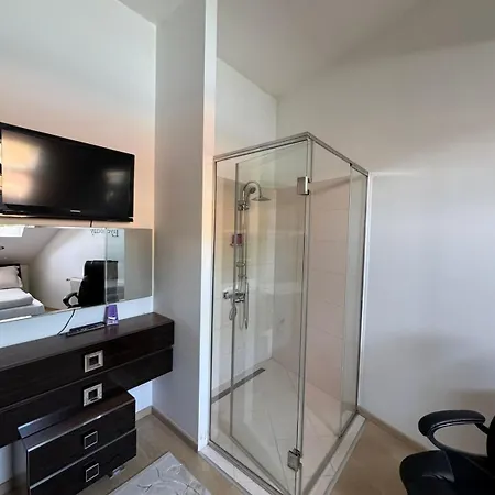 Dvor 92 M2, Marijin Dvor *