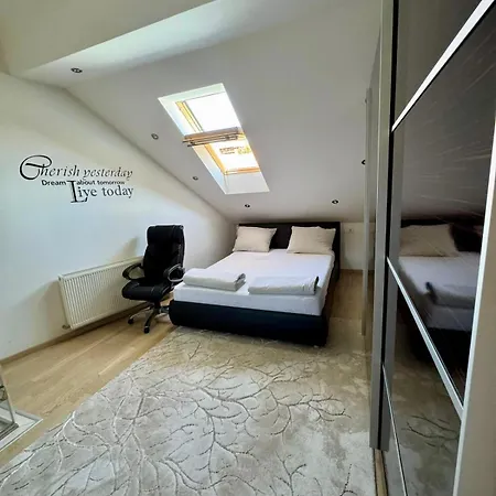 Dvor 92 M2, Marijin Dvor