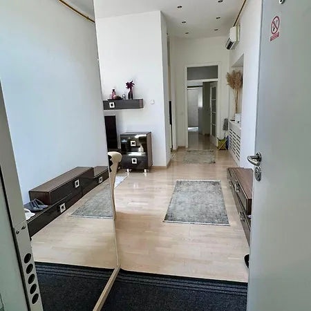 Dvor 92 M2, Marijin Dvor Lejlighed