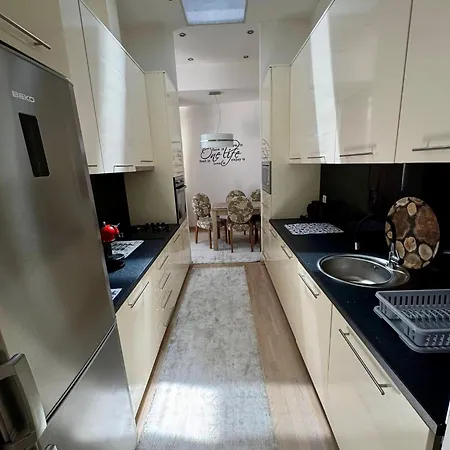 Dvor 92 M2, Marijin Dvor *